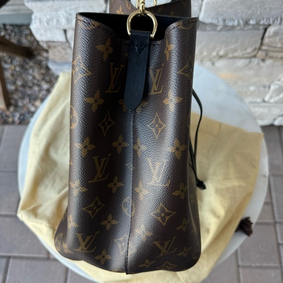 SOLD Louis Vuitton Monogram Neonoe MM Black Bucket Bag - Picture 6 of 14